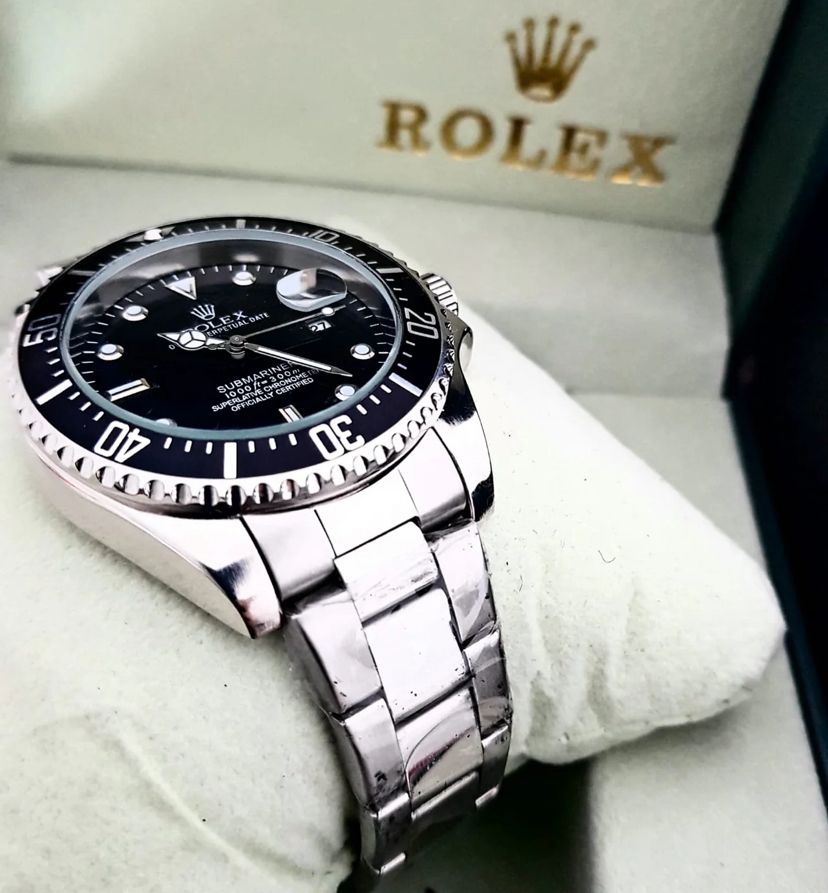 Rolex Submariner Plateado Fondo Negro