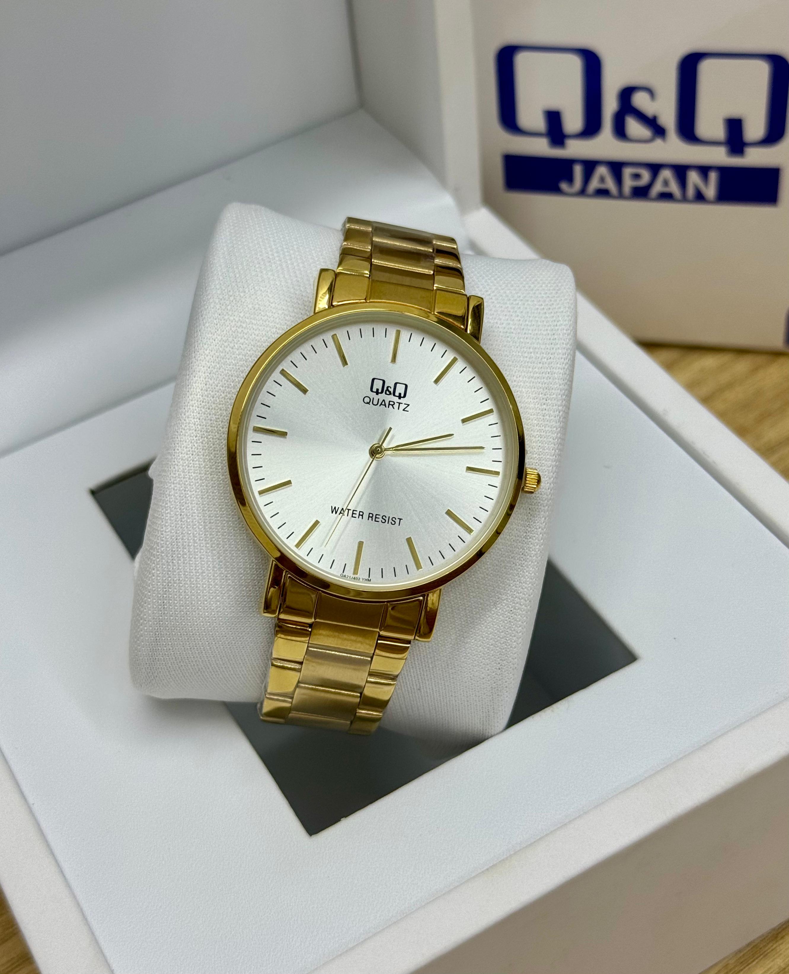 QyQ Dorado Fondo Blanco