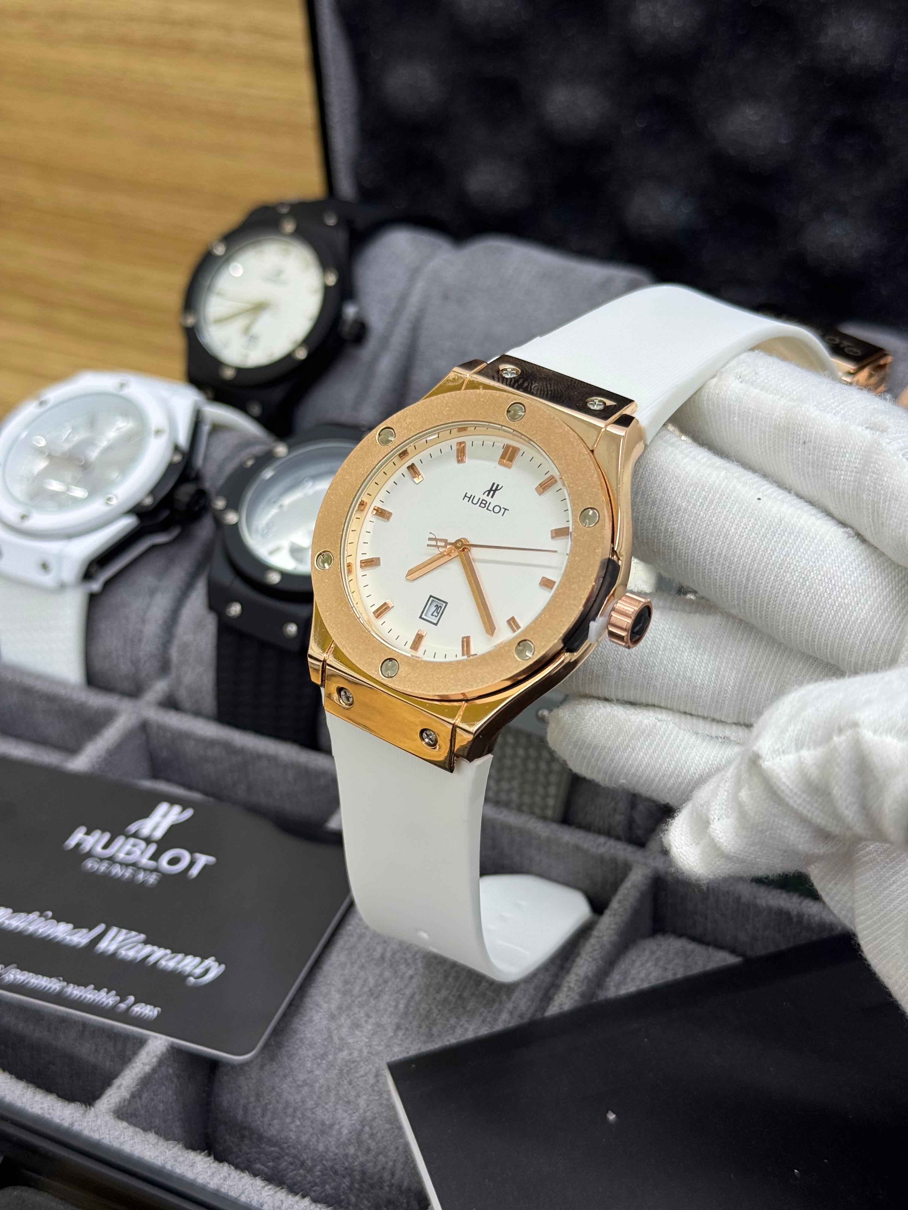 Hublot blanco - bisel dorado