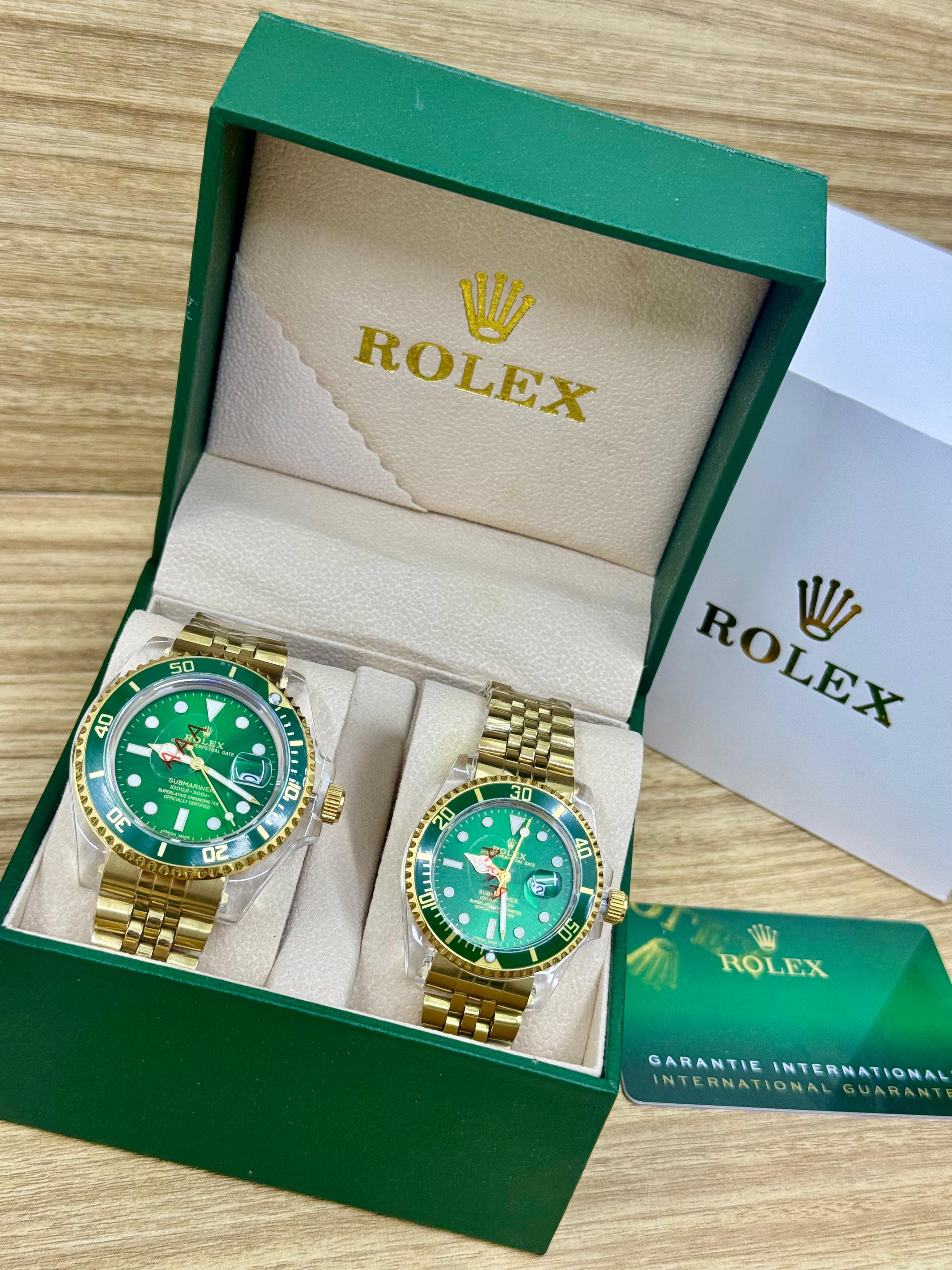 Pareja submariner - Dorado fondo verde