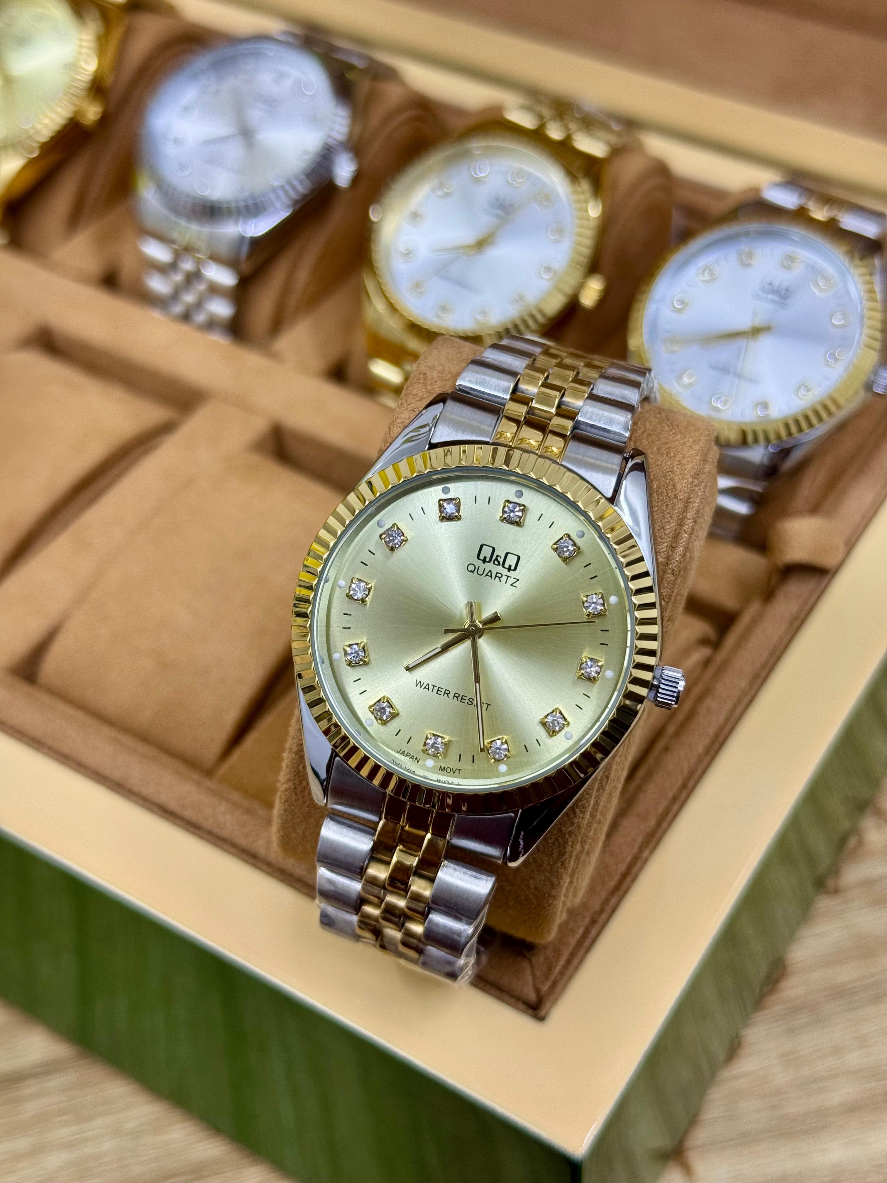 Q&Q Mujer Bicolor Fondo Dorado