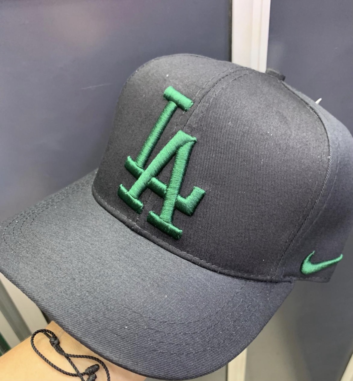 Gorra abierta - LA - Negra con verde